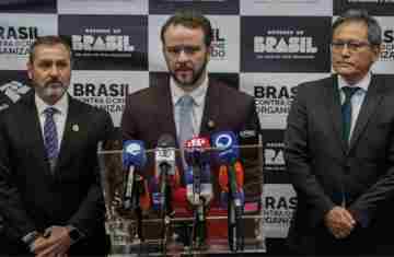  Brasil e EUA anunciam acordo de combate ao tráfico de armas e drogas 